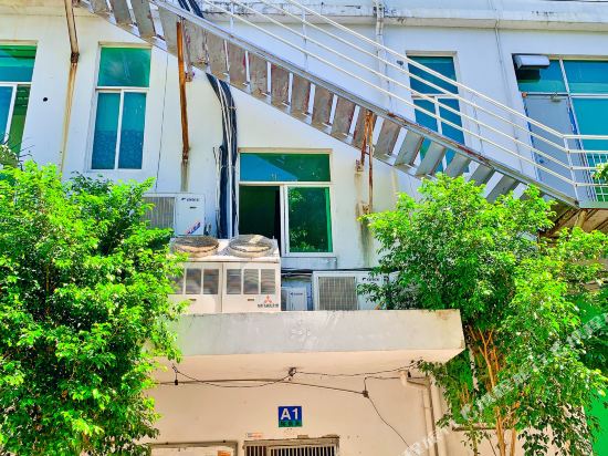 Small rafter house - last minute hotel in Haikou