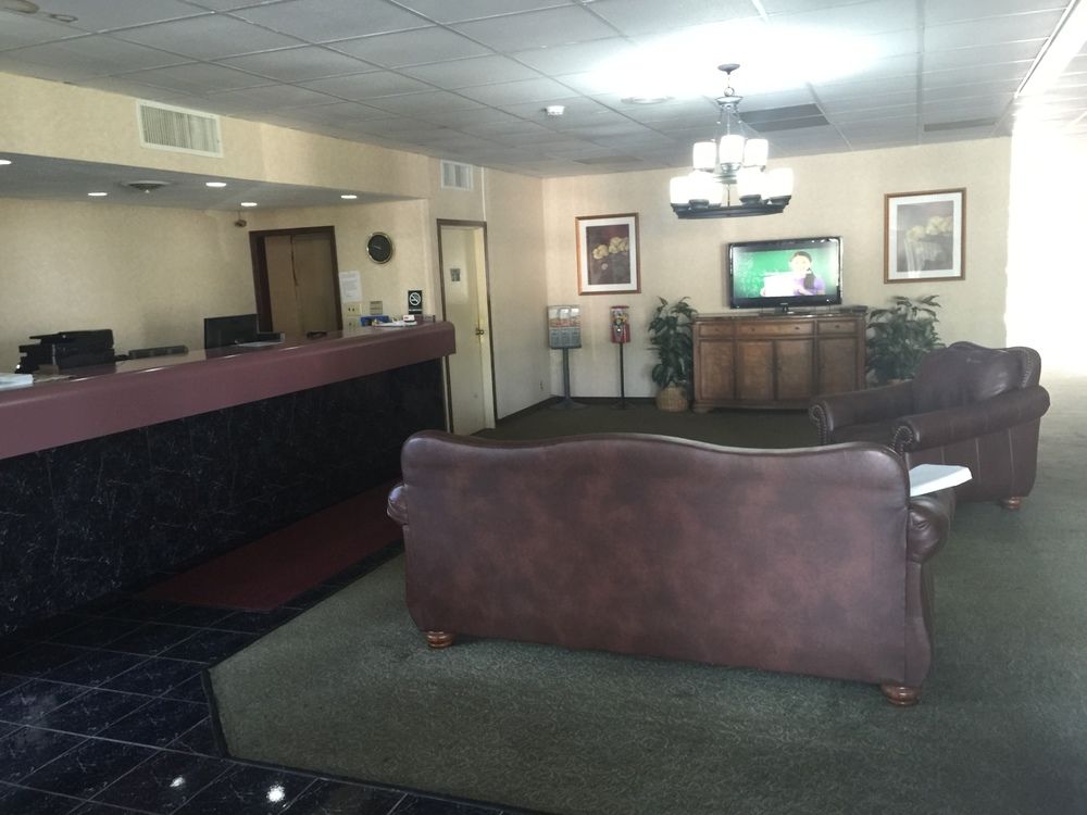Red Carpet Inn & Suites Muncie - photo 8
