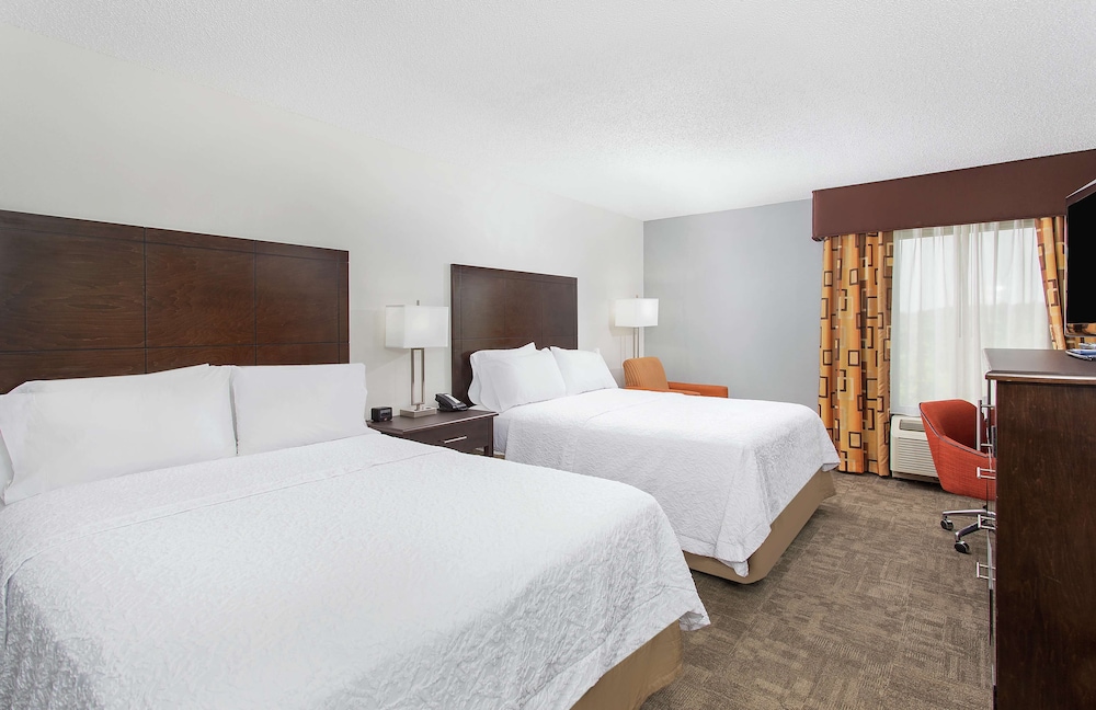 Hampton Inn Cullman - photo 8