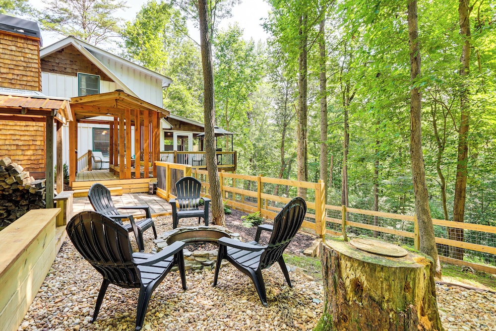 Cozy Ellijay Cabin Hot Tub Yard and Resort Access - photo 32