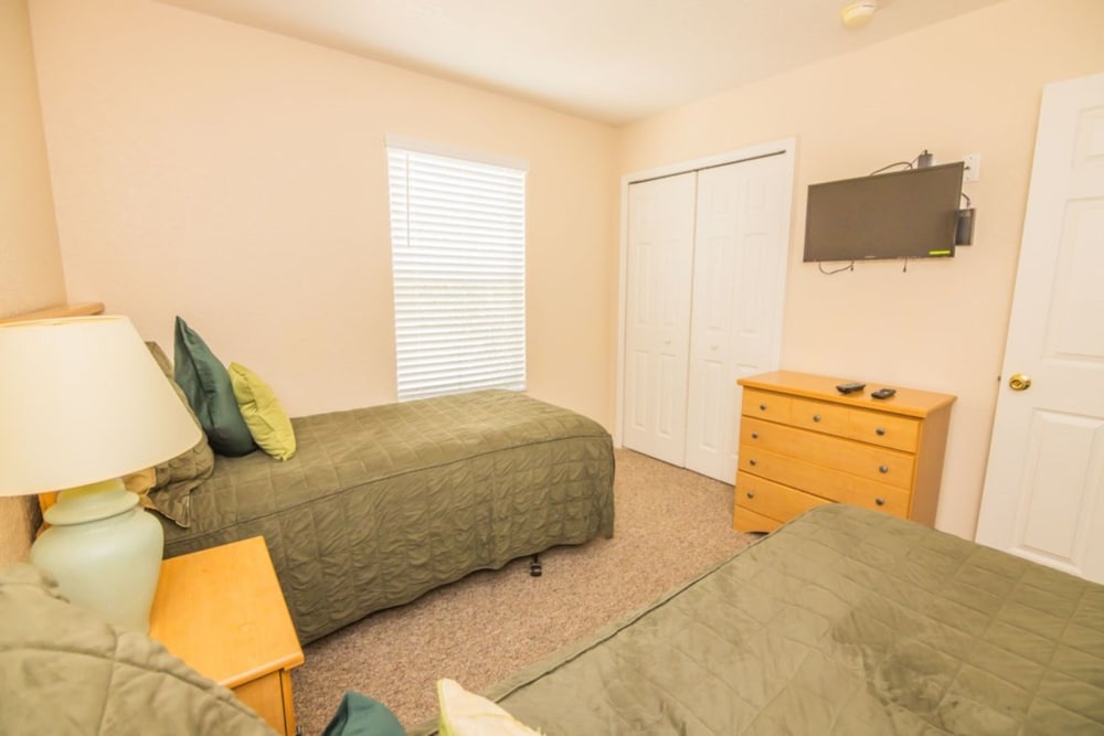 Lynval's Regal Palms Resort Townhome - photo 2