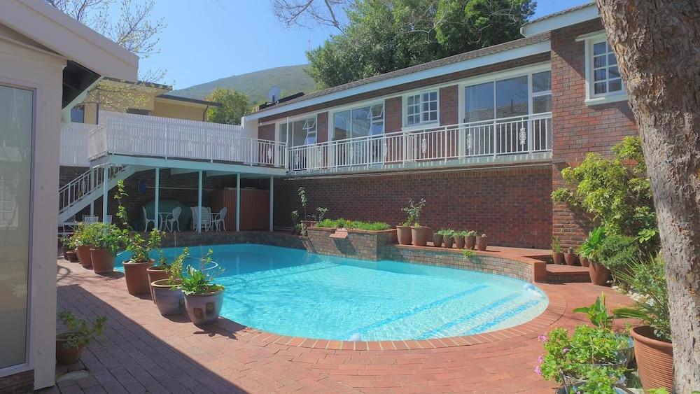 Plattekloof Views Adults Only — 4-Star Luxury Hotel in Cape Town, South Africa