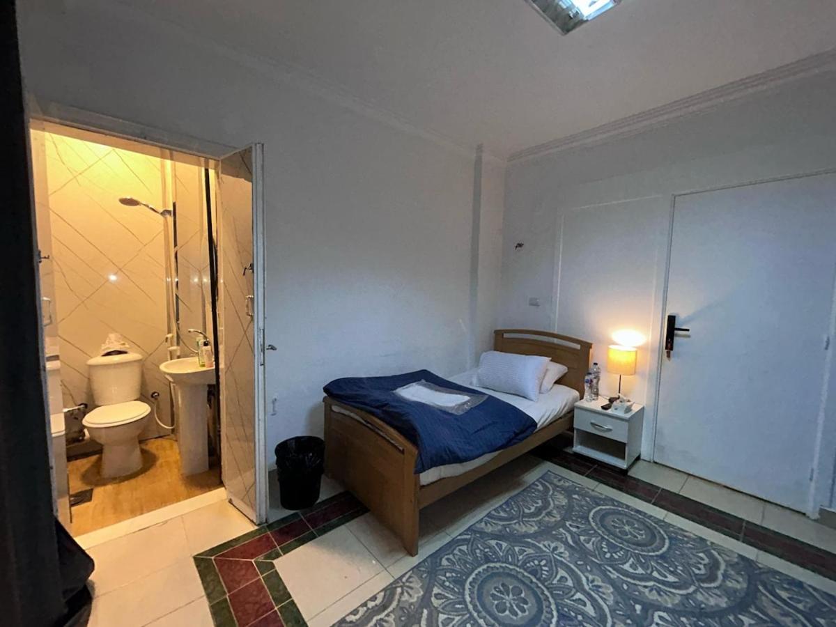 Master Room In Nasr City Private Bathroom — Cairo