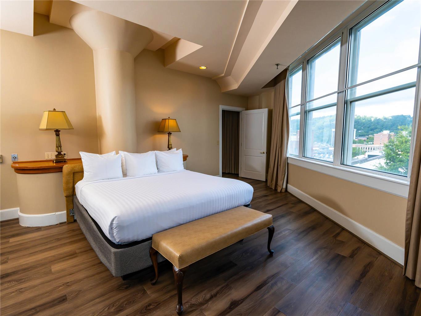 Haywood Park Hotel an Ascend Collection Hotel - photo 10