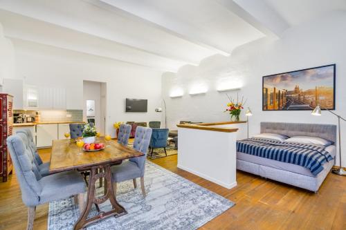 The Melchior Luxury Industry Loft in Mitte up to 5 ppl with 2 bath rooms — 4-Star Luxury Hotel in Berlin, Germany