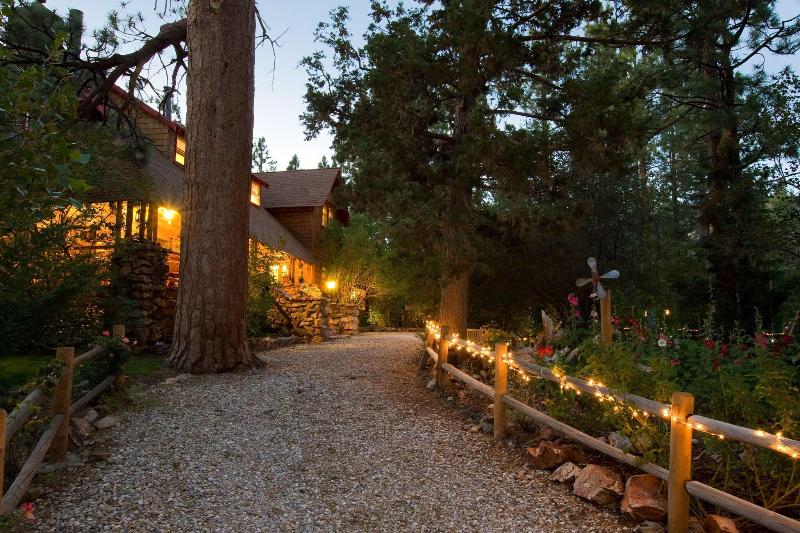 Gold Mountain Manor — 4-Star Luxury Hotel in Big Bear City, United States