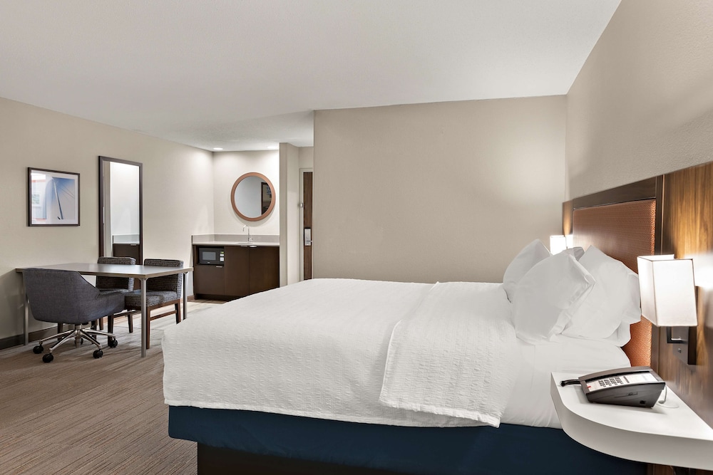 Hampton Inn & Suites by Hilton Petoskey - photo 11