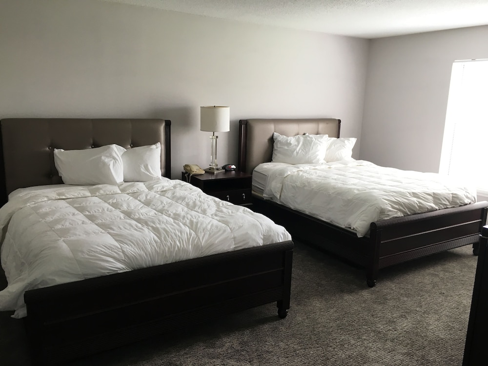 Ambassador Inn And Suites - photo 10
