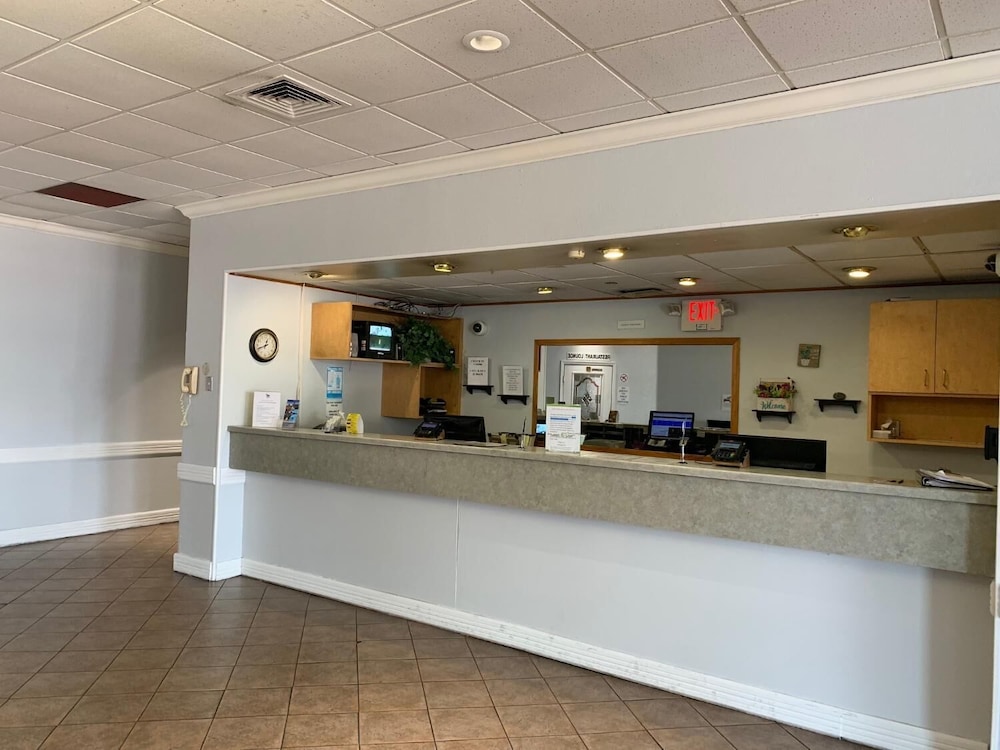E Z 8 Motel Phoenix Airporter - photo 3