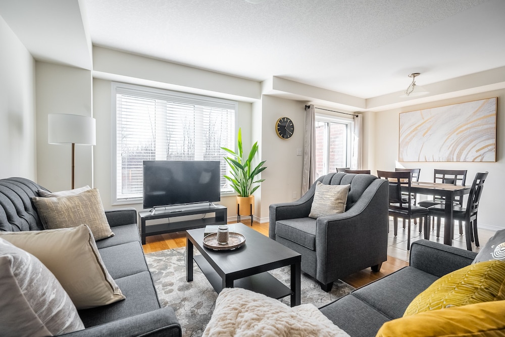 New 3BR Townhouse Minutes to Niagara Falls and Brock University by GLOBALSTAY — 4-Star Luxury Hotel in Thorold, Canada