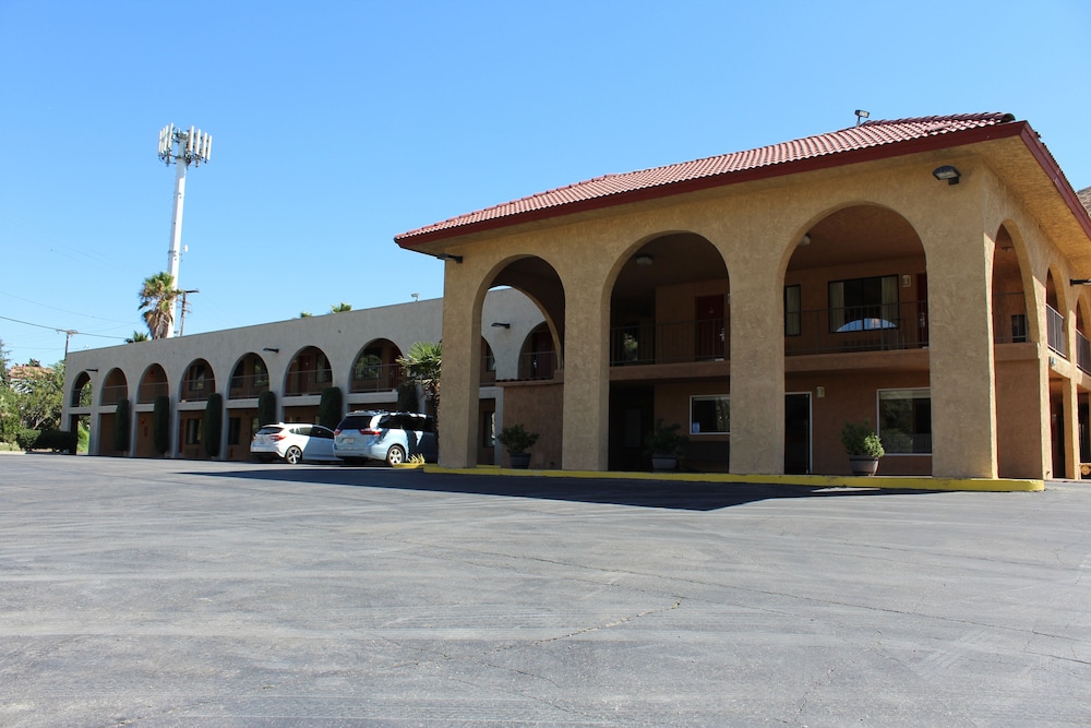 Cajon Pass Inn - photo 40