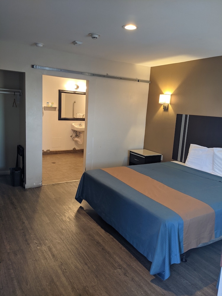 Epic Hotel - photo 10