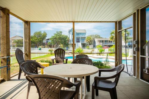 Mermaid Manor by Oak Island Accommodations - photo 34