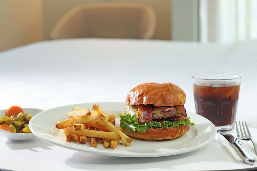 Holiday Inn Hotel & Suites Medica Sur by IHG