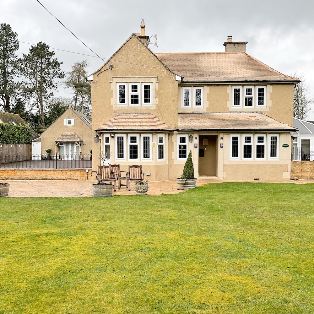 Southlands B&B — 4-Star Luxury Hotel in Bourton On The Water, United Kingdom