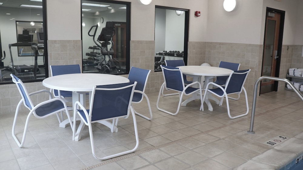 Holiday Inn Express & Suites Morton Peoria Area by IHG - photo 40