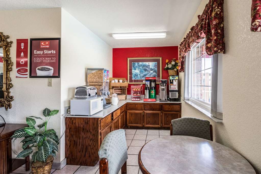 Econo Lodge & Suites Brinkley - photo 35