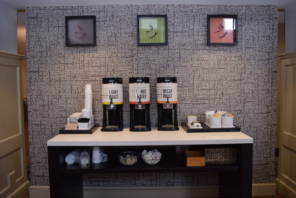 Hampton Inn & Suites Albany Airport - photo 24