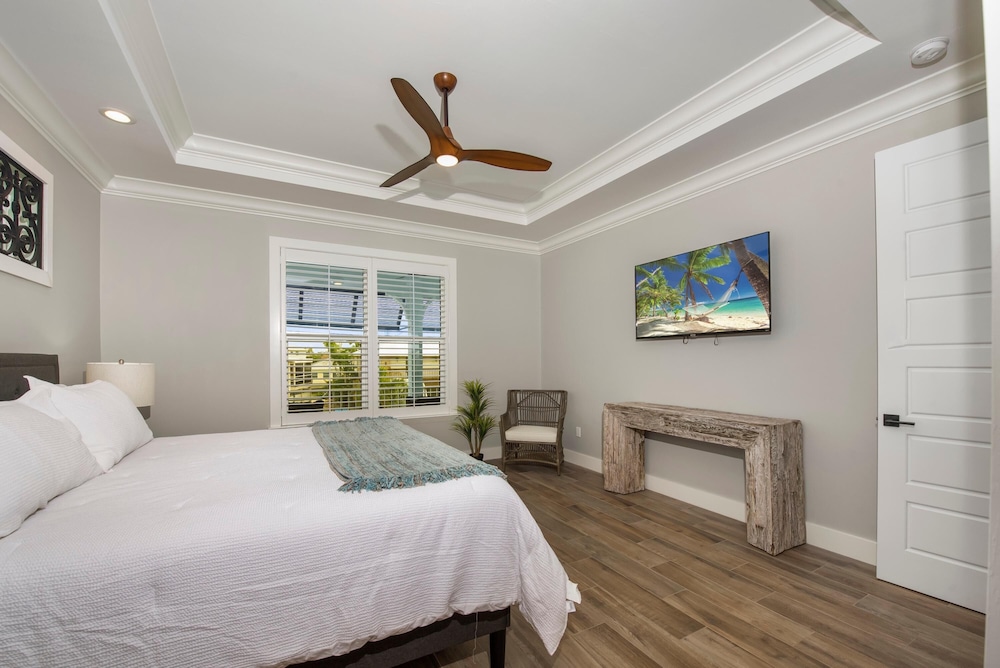 Crains Perch by Sun Palace Vacations in Fort Myers Beach, United States