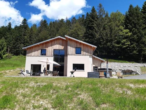 Retour aux Sources in Unknown City, France