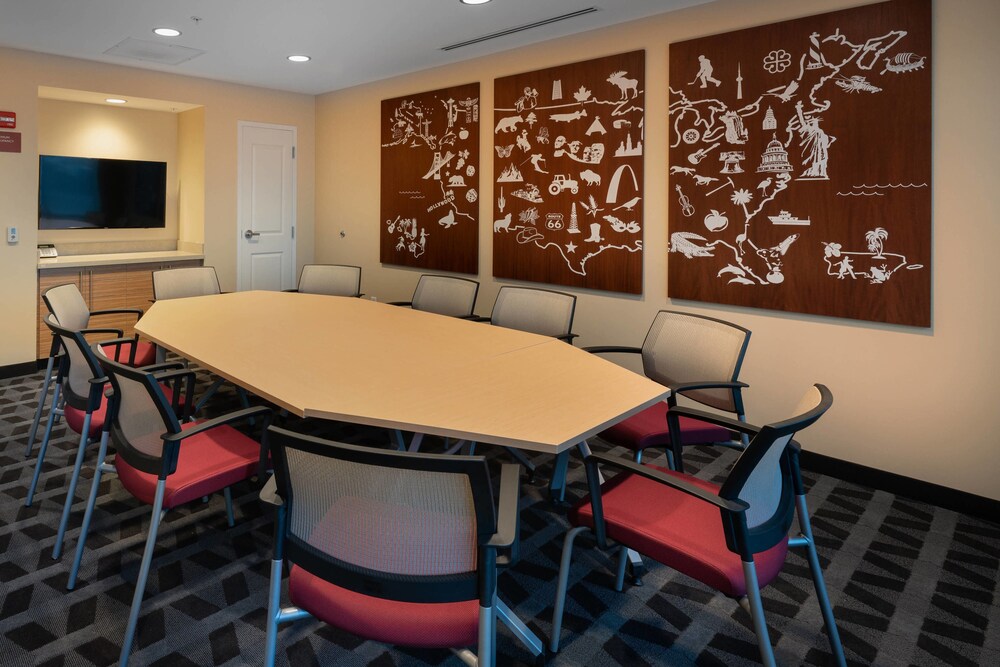 TownePlace Suites by Marriott Milwaukee Oak Creek - photo 45
