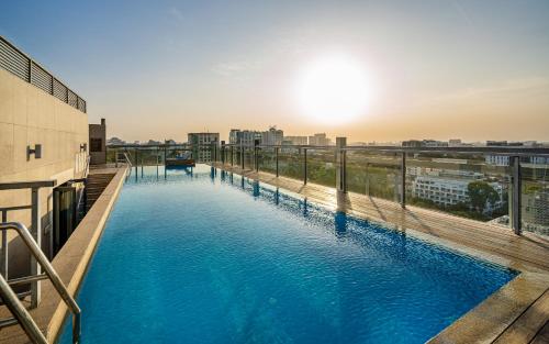 Luxury Apartments with Rooftop Pool & Gym Avalon — 4-Star Luxury Hotel in Ho Chi Minh City, Vietnam