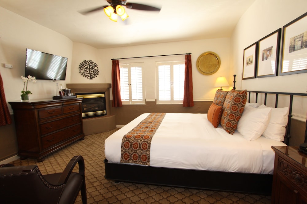 Cypress Inn - photo 4