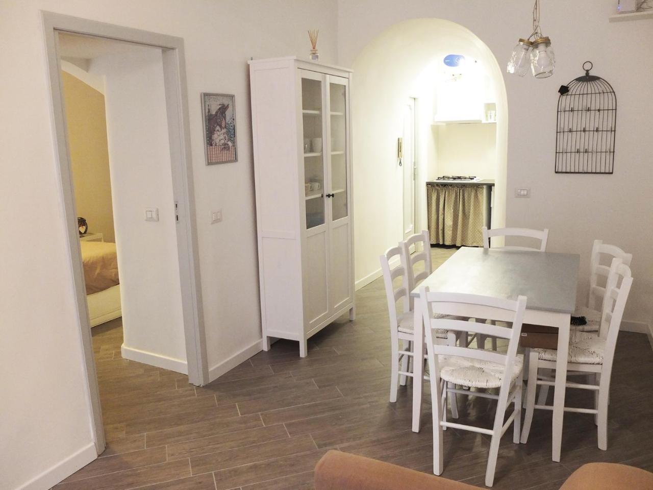 Casa Cinquesanti — 4-Star Luxury Hotel in Naples, Italy