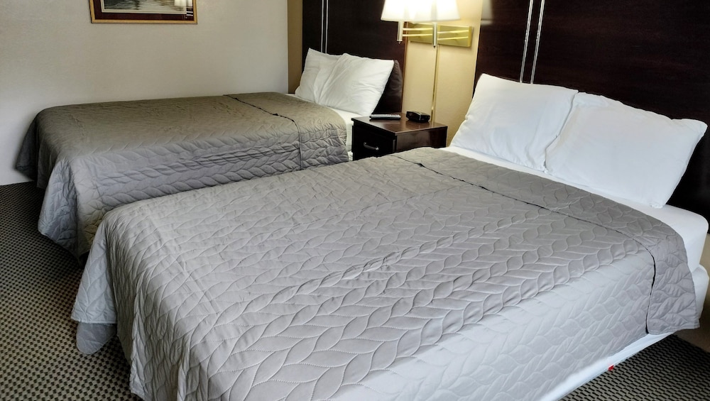 Magnuson Hotel Ironwood - photo 8