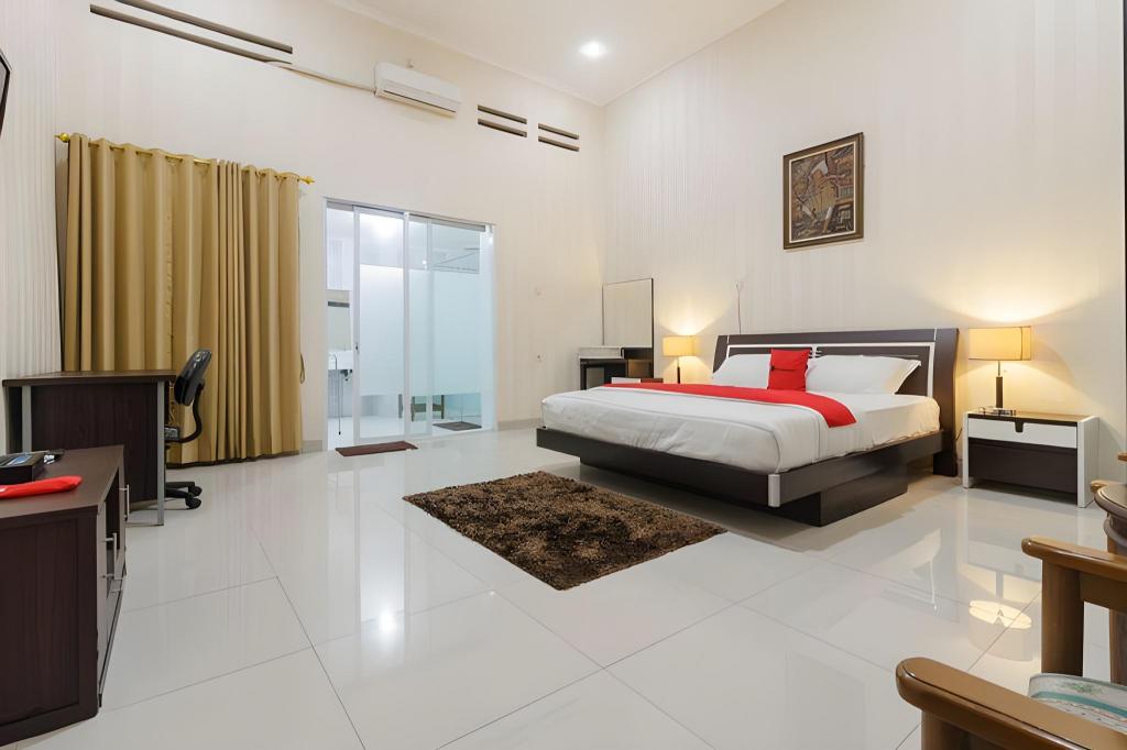 RedDoorz Plus near RS PMI Bogor — Bogor — photo 5