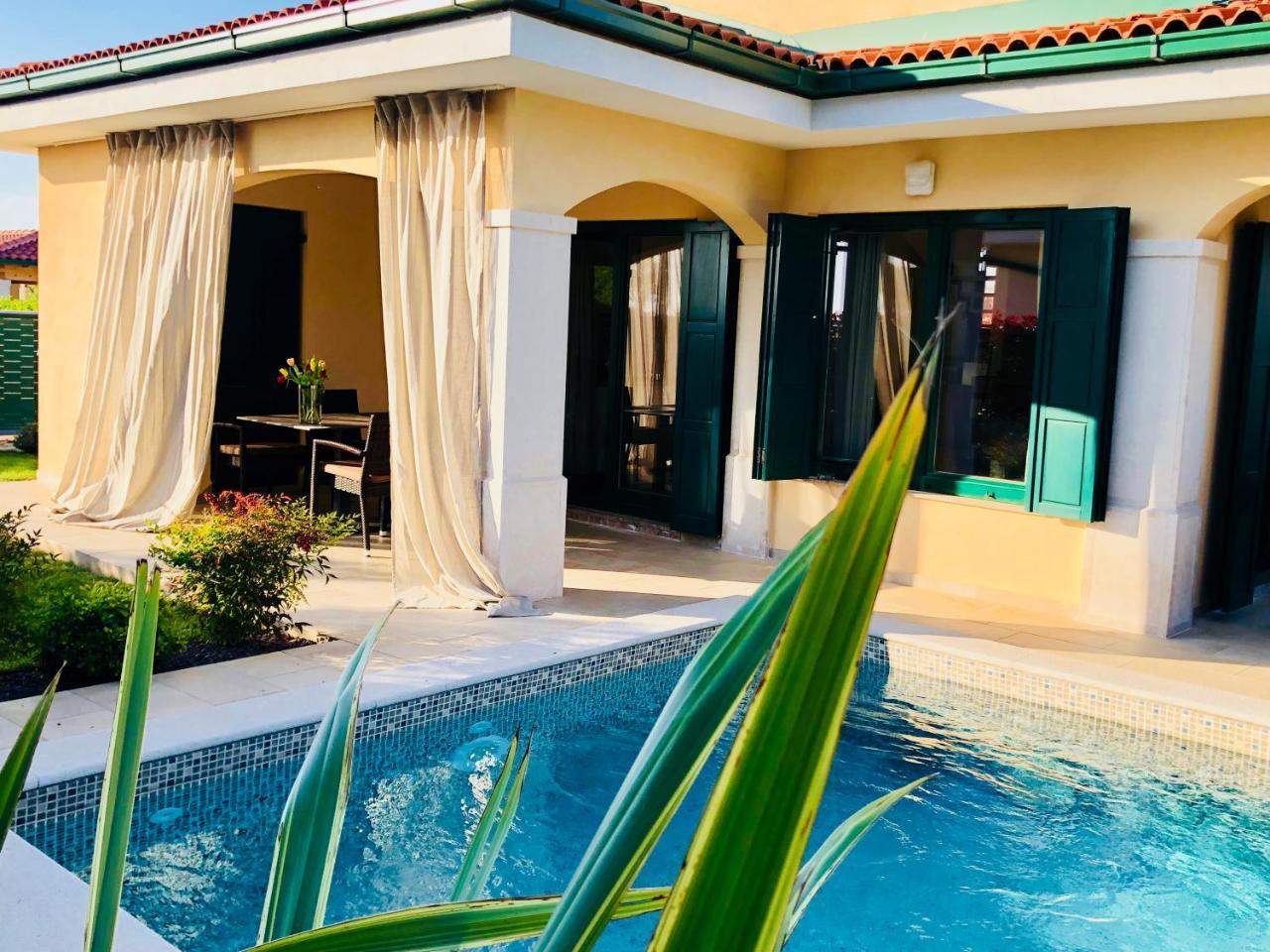 Villa San Servolo House with Sea View And Private Heated Pool — 4-Star Luxury Hotel in Buje, Croatia