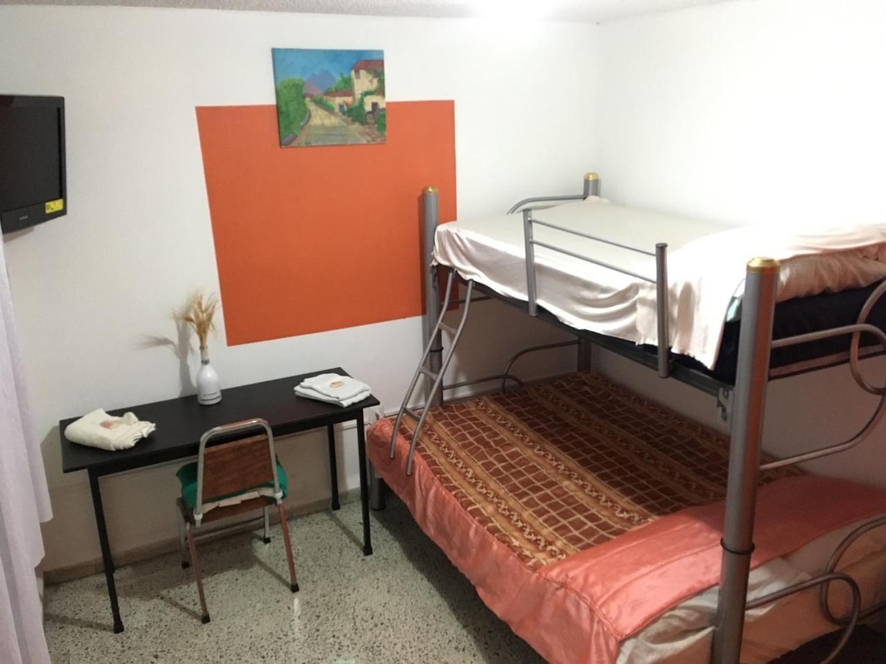 Private room with air conditioning in Downtown Office Parking in Leon De Los Aldama, Mexico