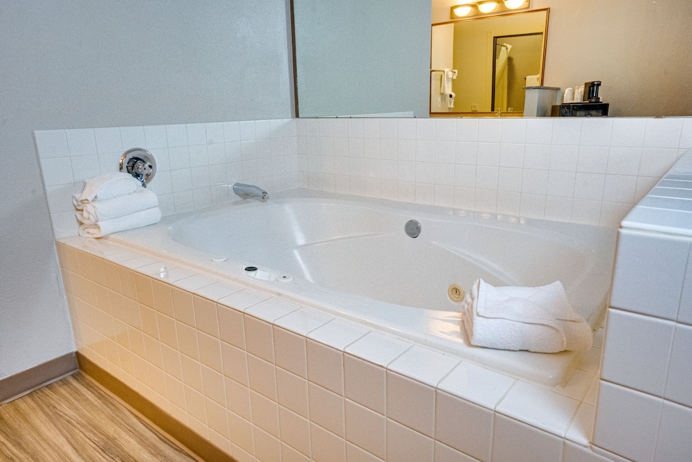 The Ashley Inn & Suites - photo 14