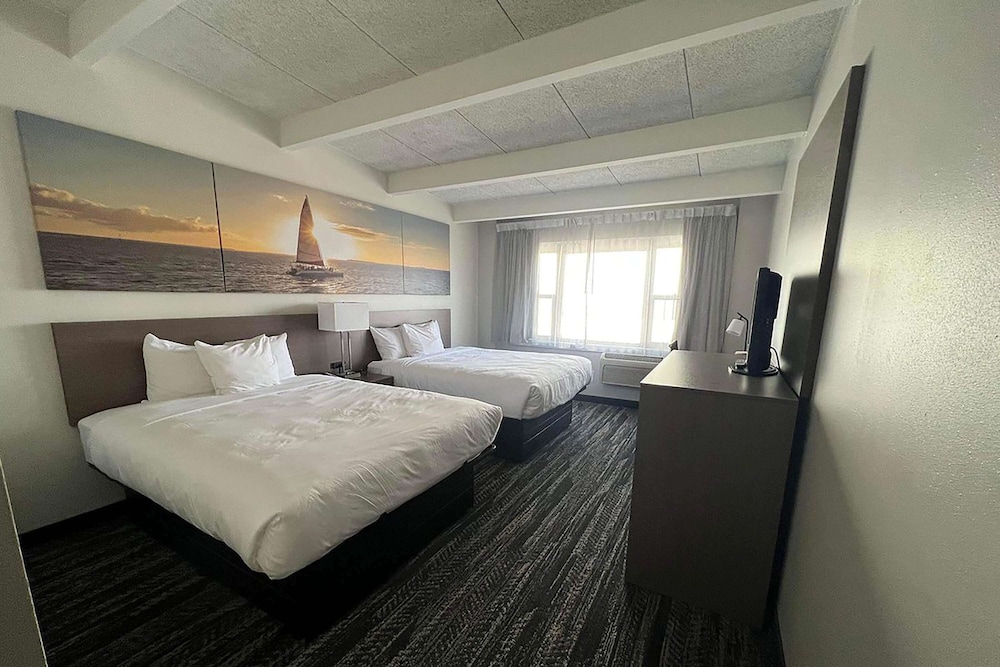 Days Inn by Wyndham Manitowoc - photo 10