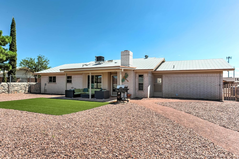El Paso Smart House Backyard 12 Mi to Downtown - photo 17