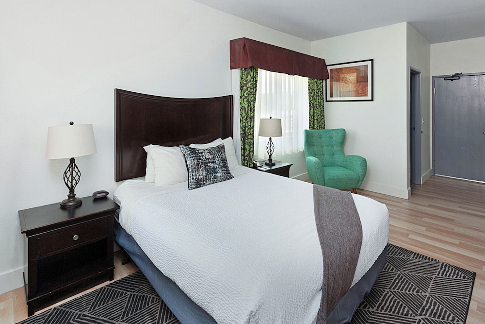 Inn at Lincoln City - photo 8