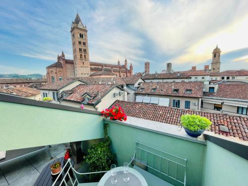 Attico Gemma terrazza panoramica nel centro storico di Alba — 4-Star Luxury Hotel in Alba, Italy