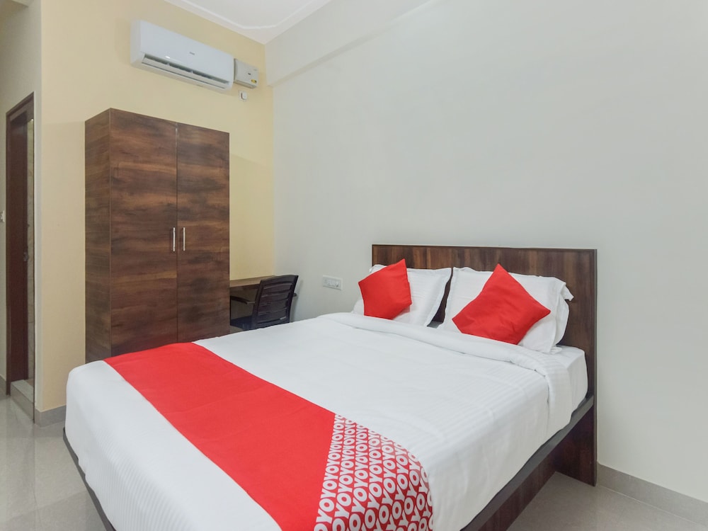 Oyo 12347 Mv Residency — hotel in Virarajendrapet