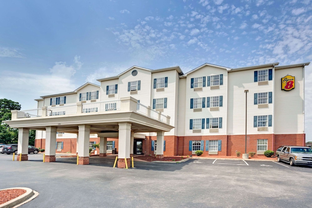 Super 8 by Wyndham Louisville Expo Center - featured photo