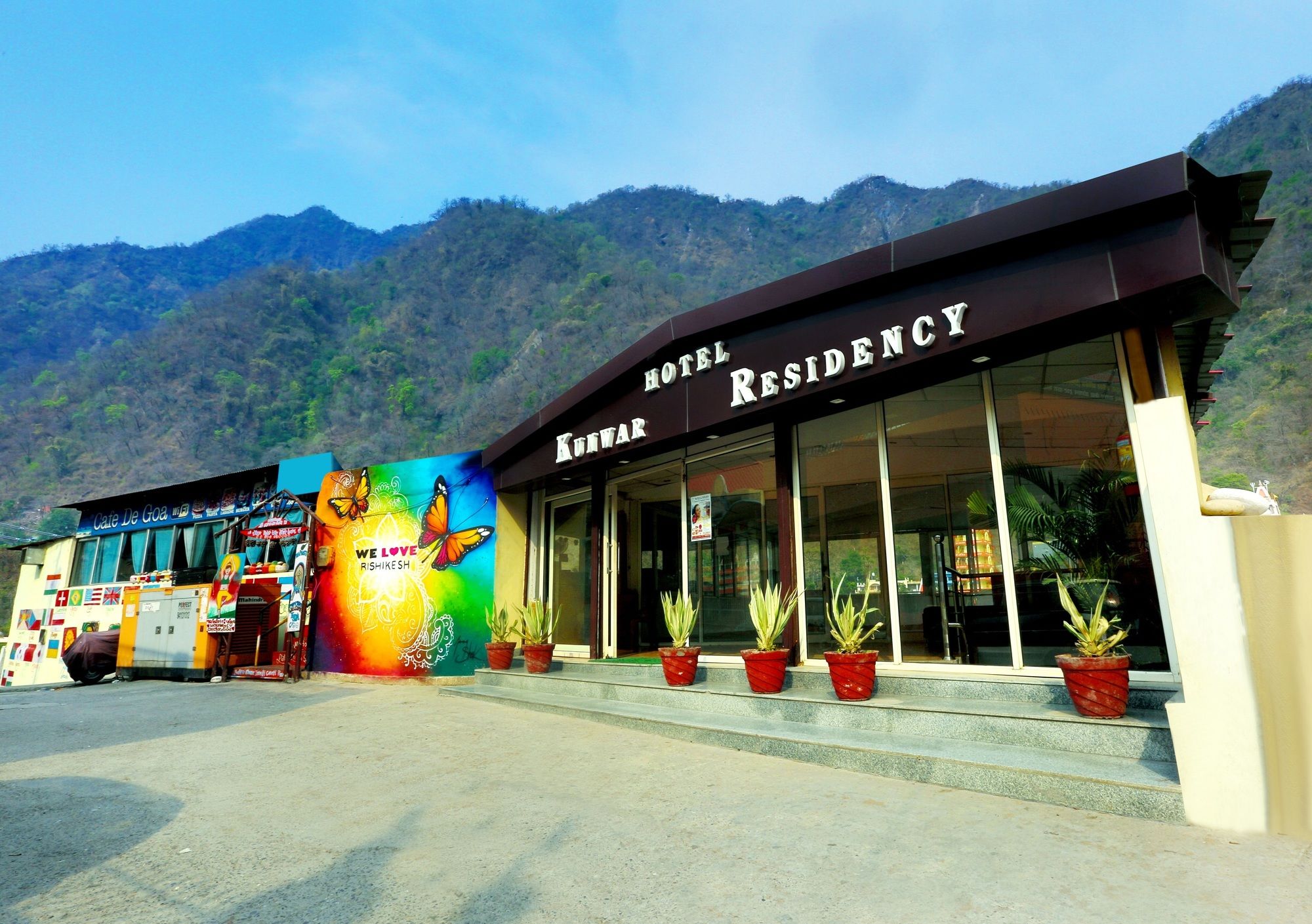 Kunwar Residency - last minute hotel in Narendranagar