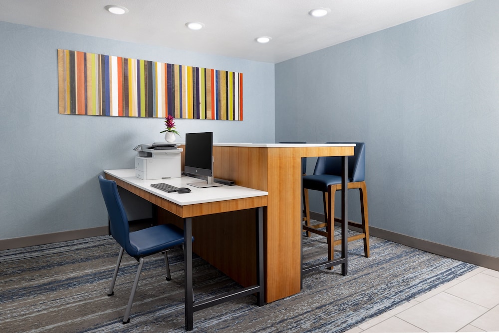 Holiday Inn Express Las Vegas South - photo 35