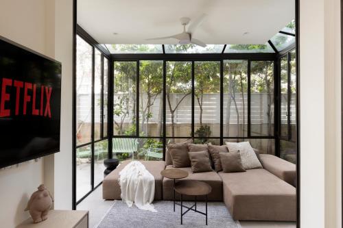 Luxury Beachside Duplex Garden Suite Parking — 4-Star Luxury Hotel in Tel Aviv, Israel