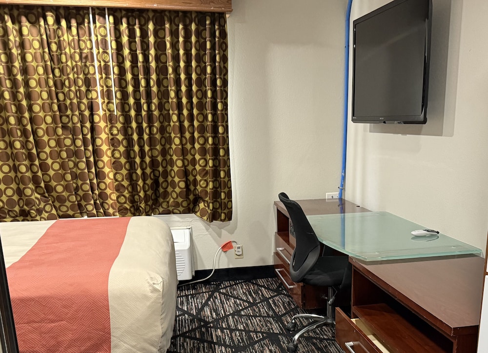 Town House Extended Stay Hotel Downtown - photo 8