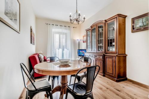 Elegant flat in front of Vatican museum — 4-Star Luxury Hotel in Rome, Italy