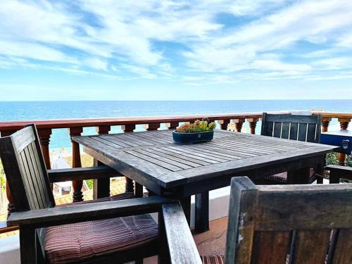 Sunrise Bliss Villa — 4-Star Luxury Hotel in Avalon, United States