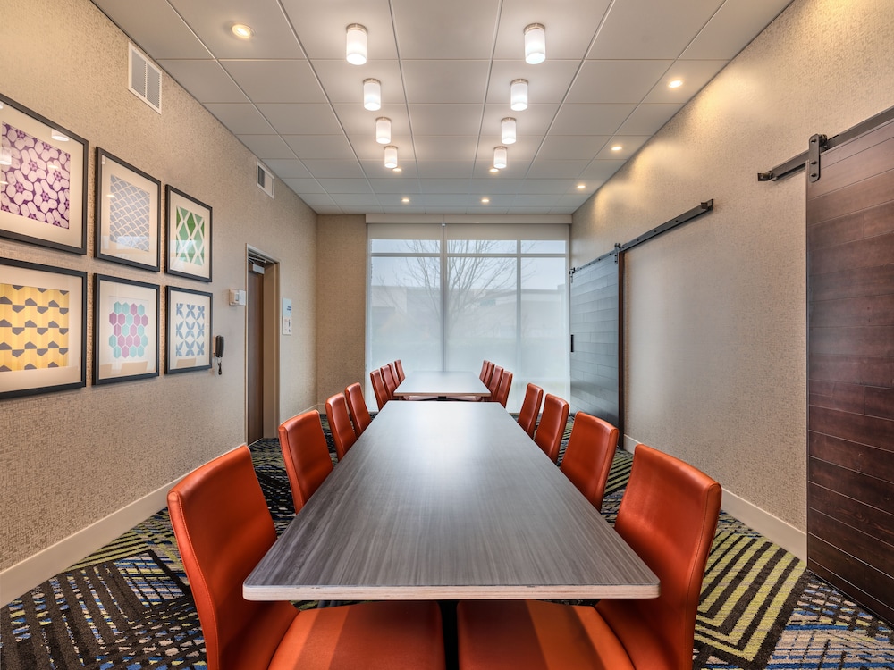 Holiday Inn Express & Suites Salem North Keizer by IHG - photo 22