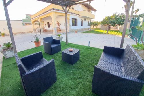 Villa La Sosta 150m dal mare Patio Privato e Areal Relax — 4-Star Luxury Hotel in Arenella, Italy