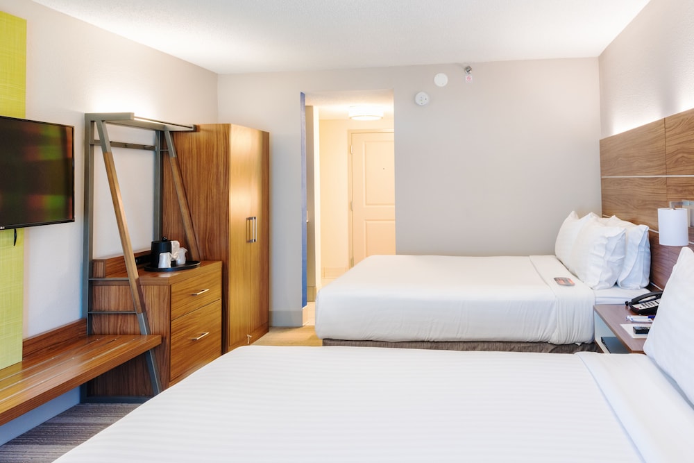 Holiday Inn Express Charleston by IHG - photo 7