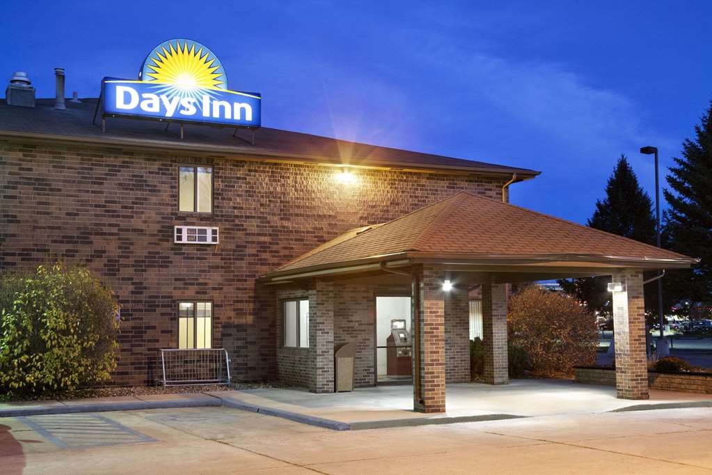 Days Inn by Wyndham Grand Forks Columbia Mall - photo 3