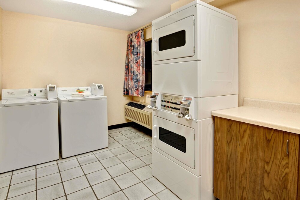 Albuquerque Hotel West - photo 10
